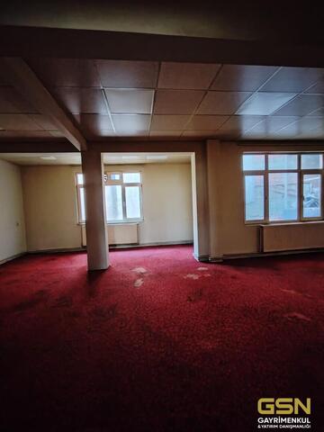 4-GÖLCÜK ÇARŞI İÇİNDE  UYGUN FİYATA KOMPLE SATILIK 3 KATLI TİCARİ BİNA